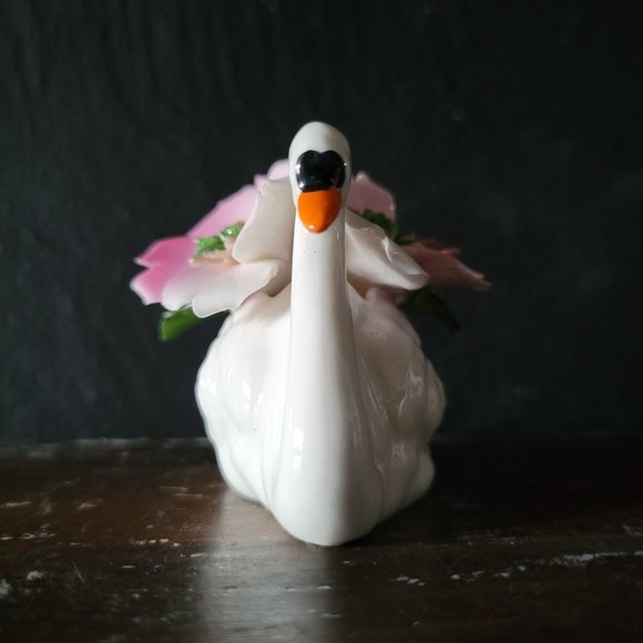 Small Vintage Raybur Staffordshire Bone China Swan with Flowers Made in England - Picture 2 of 6